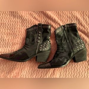 Donald J Pliner Boots